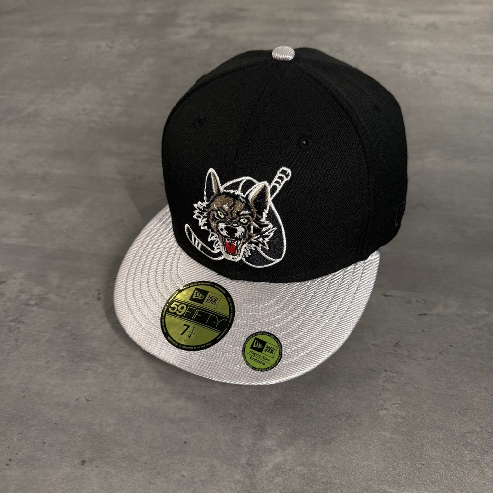 Vintage New Era Chicago Wolves Hat 7 1/4 Black Silver 59FIFTY AHL IHL Flagship